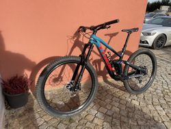 Trek Slash 2021 v super stavu