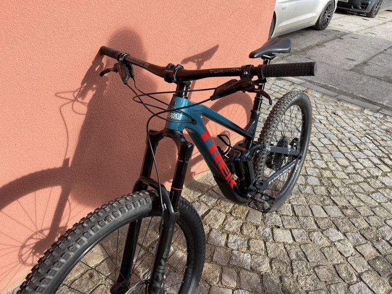 Trek Slash 2021 v super stavu