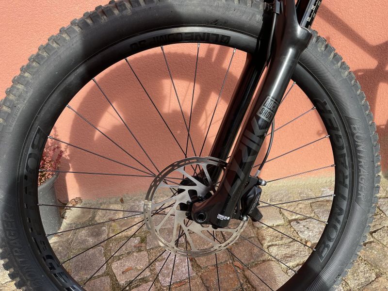 Trek Slash 2021 v super stavu