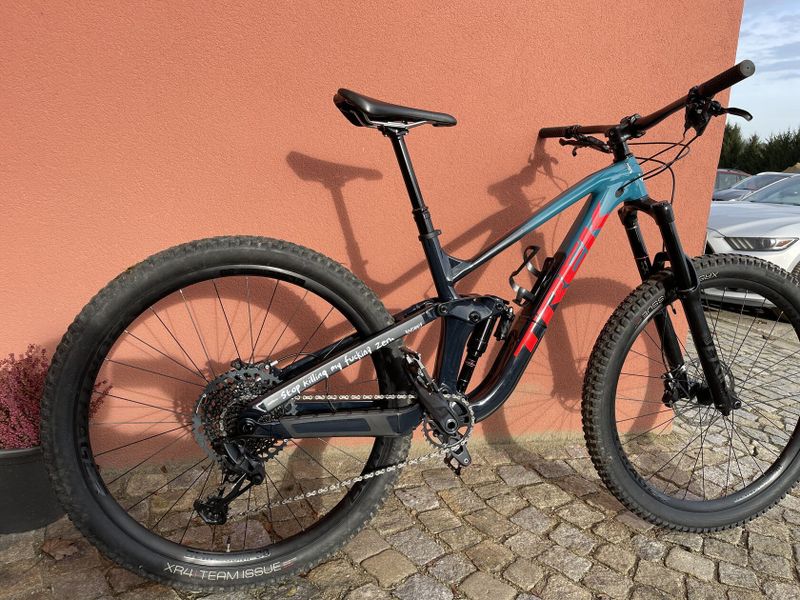 Trek Slash 2021 v super stavu