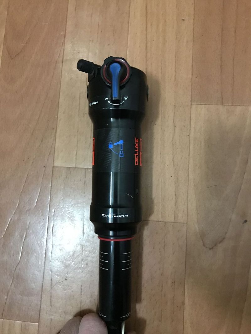 Prodám Rock Shox Deluxe RT 205/62.5