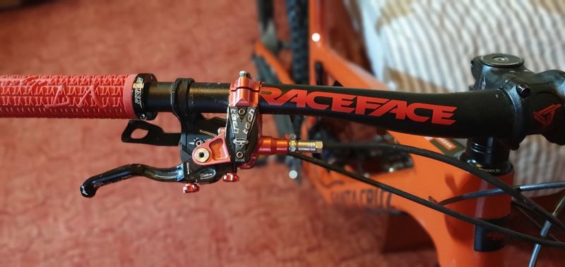 Prodám SANTA CRUZ NOMAD celokarbon CC 2019 vel L
