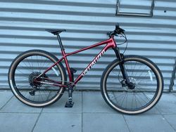 Specialized Chisel Comp red tint black white 2023 velikost L