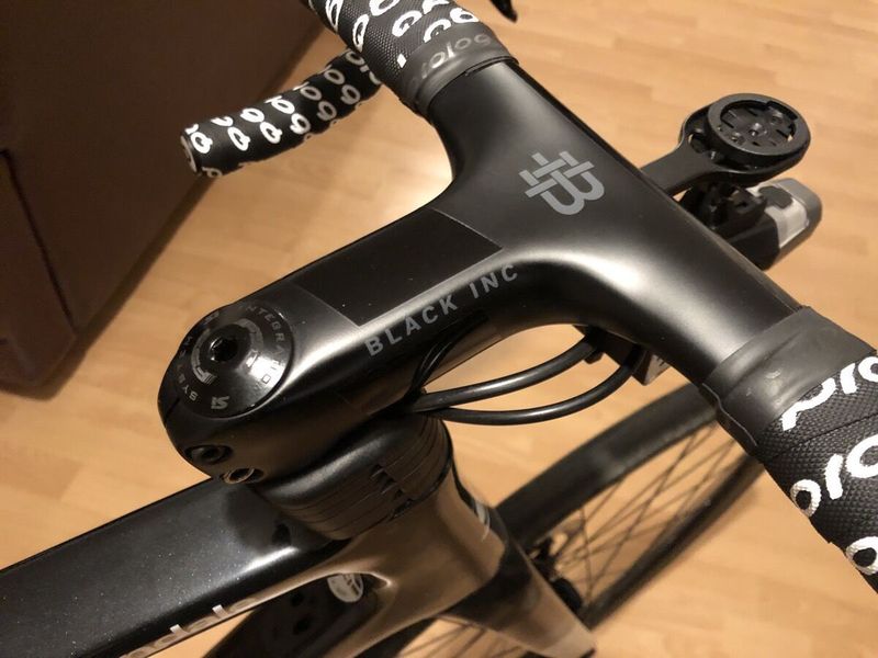 Integrovaná řidítka Black inc Carbon