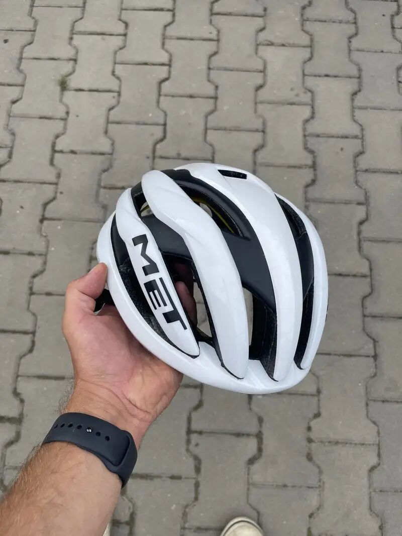MET PŘILBA TRENTA MIPS BÍLÁ/ČERNÁ -58/61