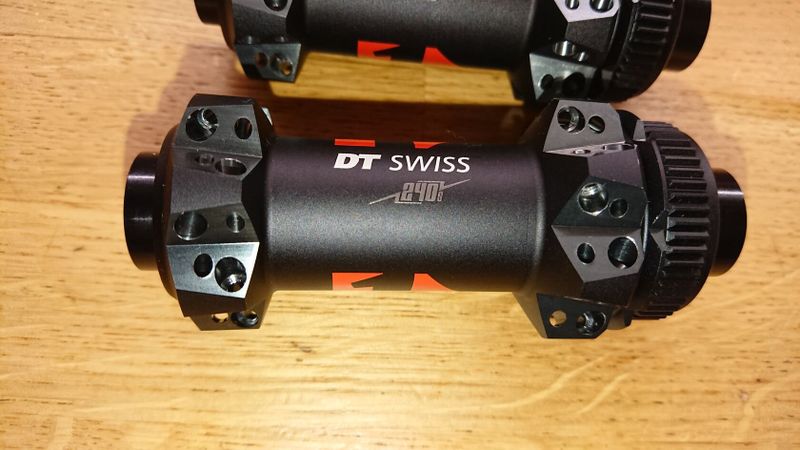 Přední náboj DT Swiss 240 s