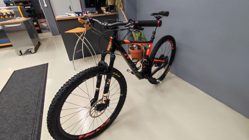 Celoodpružené kolo GIANT Anthem 29"