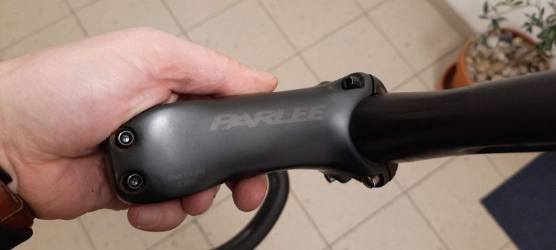 Řídítka a představec Parlee
