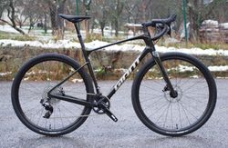 VÝPRODEJ: gravel bike Giant Revolt Advanced 1 2022 vel. ML