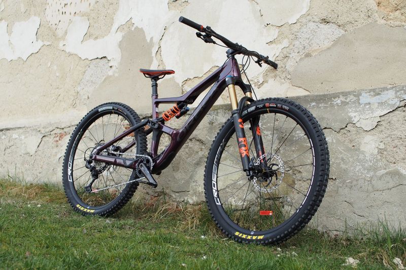 VÝPRODEJ! celoodpružené kolo 29" Orbea OCCAM M10 LT 2022 (vel. L, fialovo/oranžová)