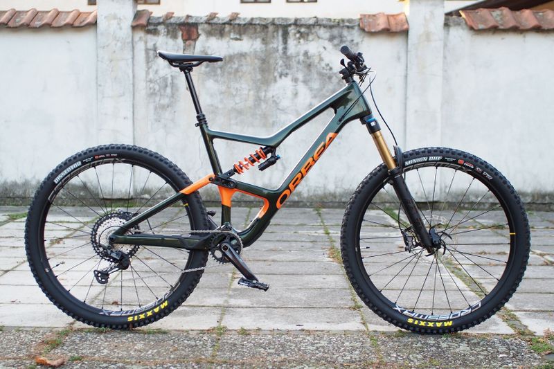 VÝPRODEJ! celoodpružené kolo 29" Orbea OCCAM M10 LT MyO 2022 (vel. XL, zeleno/oranžové)
