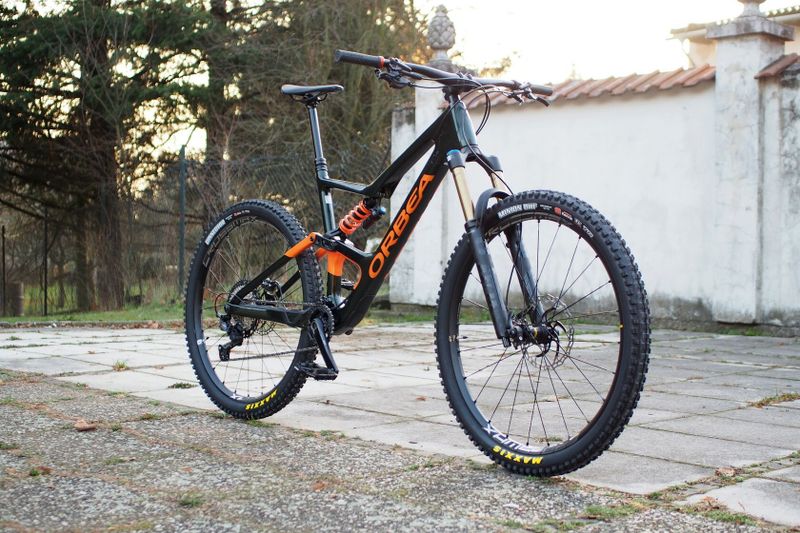 VÝPRODEJ! celoodpružené kolo 29" Orbea OCCAM M10 LT MyO 2022 (vel. XL, zeleno/oranžové)