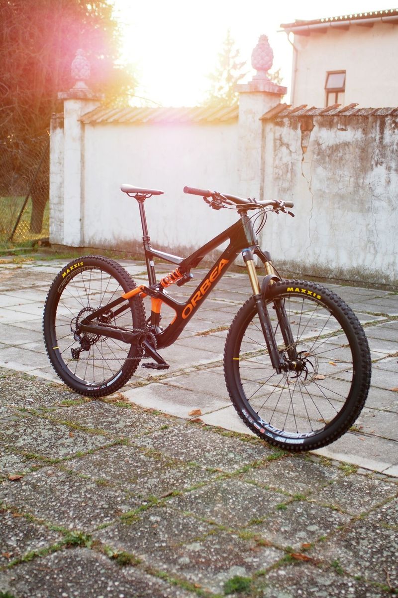 VÝPRODEJ! celoodpružené kolo 29" Orbea OCCAM M10 LT MyO 2022 (vel. XL, zeleno/oranžové)