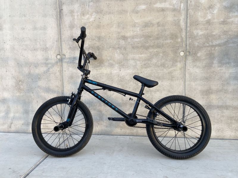 Dětské BMX Haro Downtown 18'' s pegy a úpravou na barspin