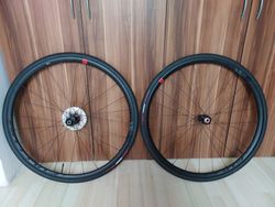 Nové Fulcrum Racing 5 DB pevné osy 12x100, 142x100 bez kazety a plášťů