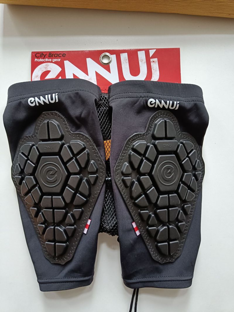 Chrániče loktů Ennui Shock Sleeve,vel.M