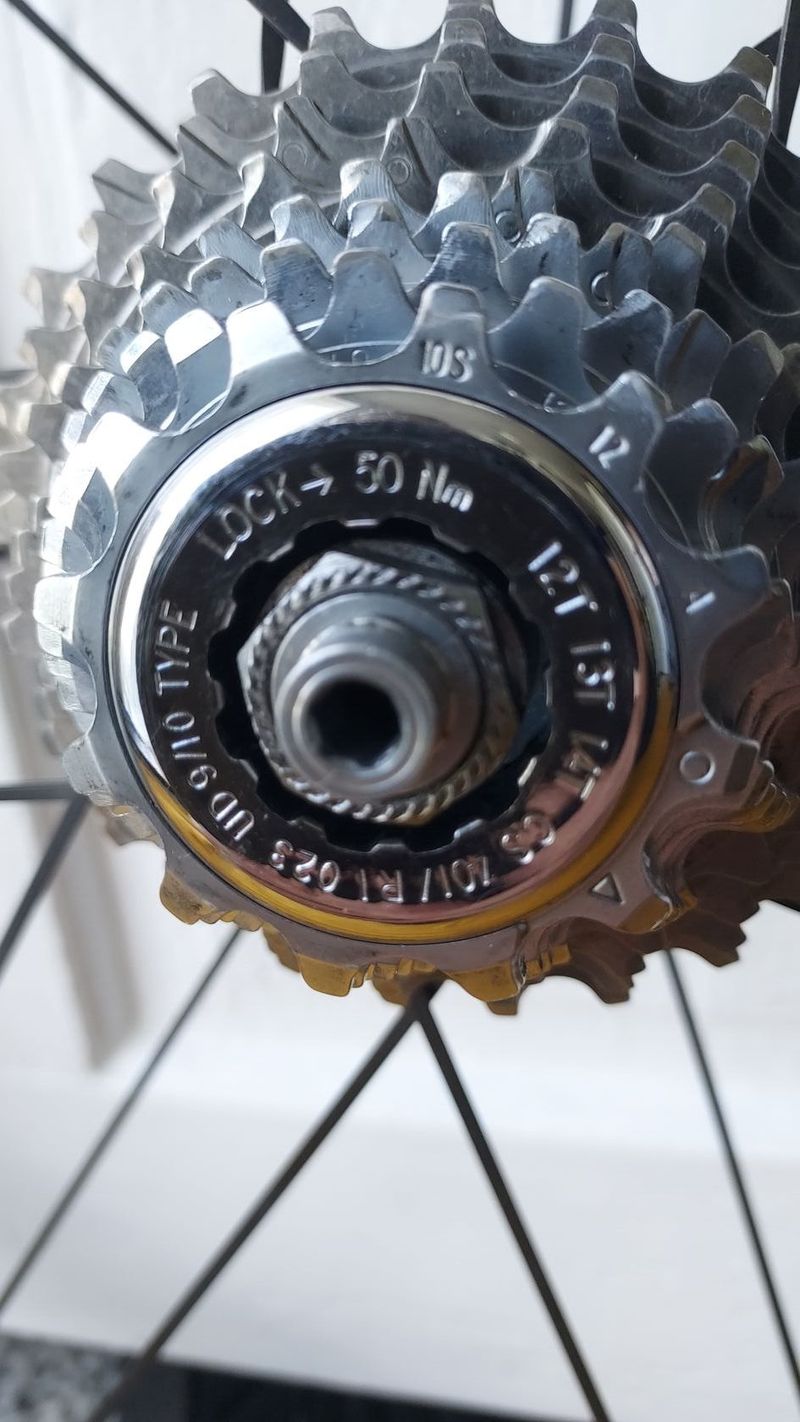 Prodej zapletených silničních kol Campagnolo Zonda