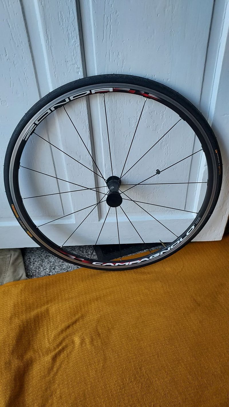 Prodej zapletených silničních kol Campagnolo Zonda