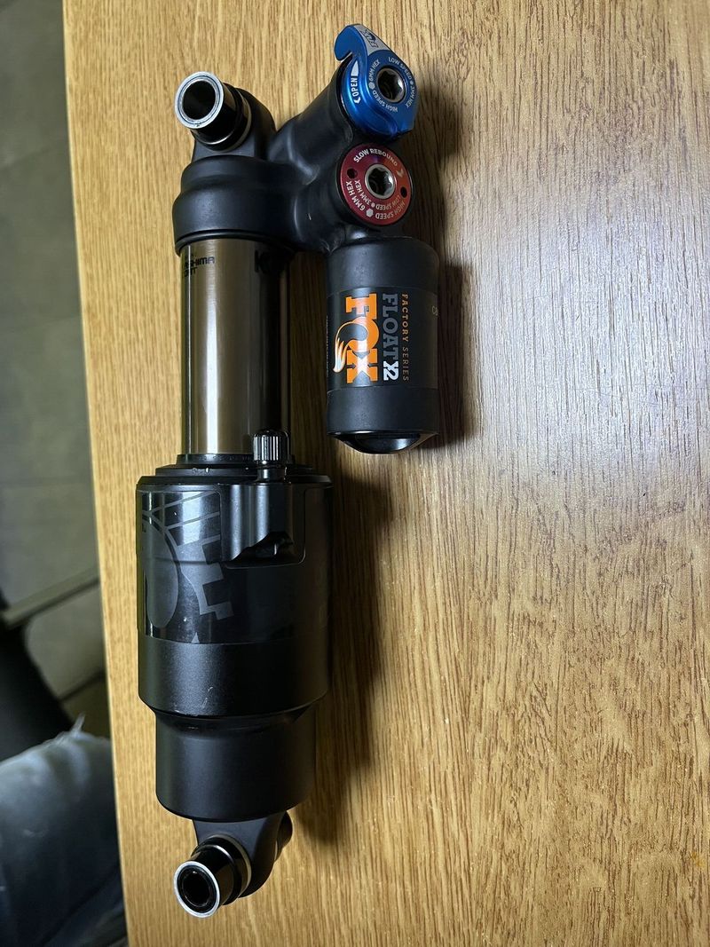 FOX Float X2 rozteč 212mm!!! TREK SLASH