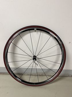 Přední kolo SHIMANO WH-RS10