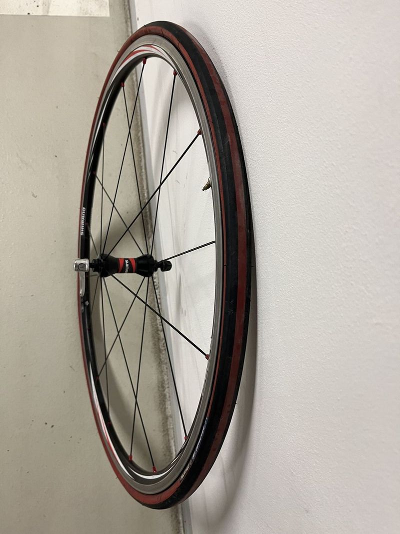 Přední kolo SHIMANO WH-RS10