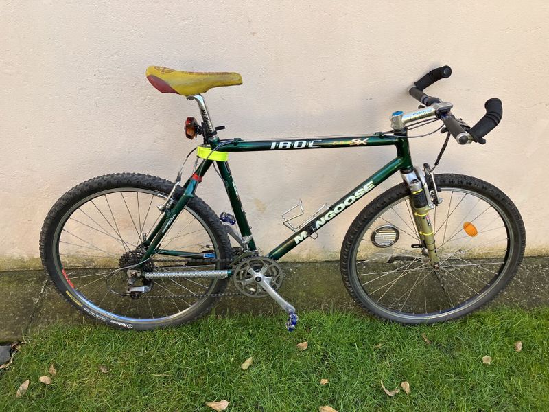Prodám Retro MTB kolo MONGOOSE IBOC carbon 26“. Velikost asi L