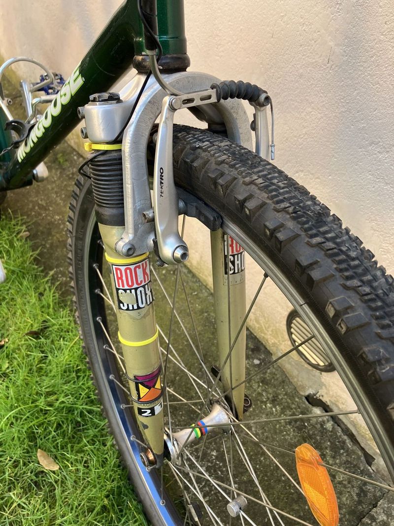 Prodám Retro MTB kolo MONGOOSE IBOC carbon 26“. Velikost asi L