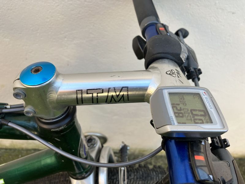 Prodám Retro MTB kolo MONGOOSE IBOC carbon 26“. Velikost asi L