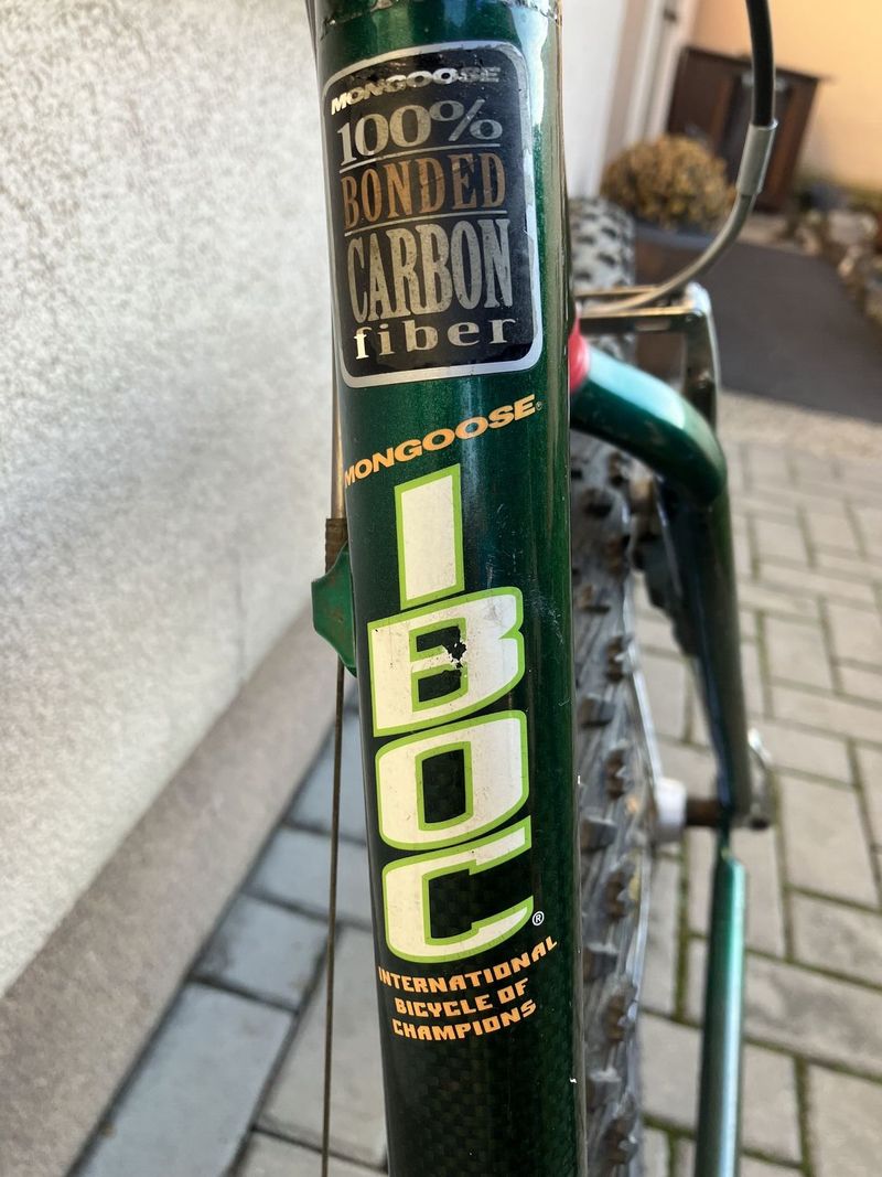 Prodám Retro MTB kolo MONGOOSE IBOC carbon 26“. Velikost asi L