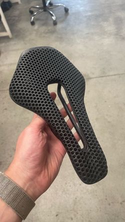 NOVÉ pouze vyzkoušené 3D sedlo Ryet Carbon 255x150mm / 165g