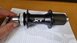 Zadní náboj Shimano DeoreXT - FHM8010-B