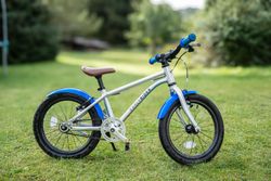 Ultralehké 5.9kg dětské kolo Early Rider Belter 16 s blatníky!