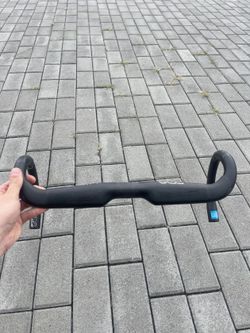 Silniční karbonová řídítka PRO vibe aero 420mm