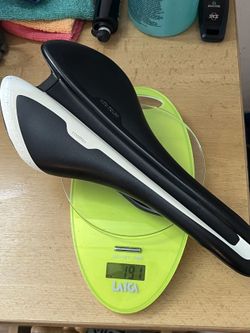 Karbonové sedlo Giant Contact SLR forward