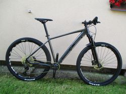 Nové 29" kolo MRX ER24 19", vidlice Suntour Raidon air, osazení Shimano Deore 1x12, pevné osy