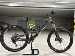 YT Capra CF Pro Race 