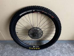 Zadné 27.5" DT Swiss FR541 na náboji ARC MT009 12x148 Boost 6-dier Shimano MicroSpline