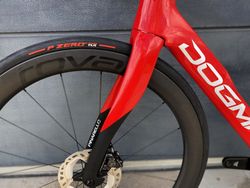Pinarello Dogma F Disc (NOVÉ) - něco pro čahouny