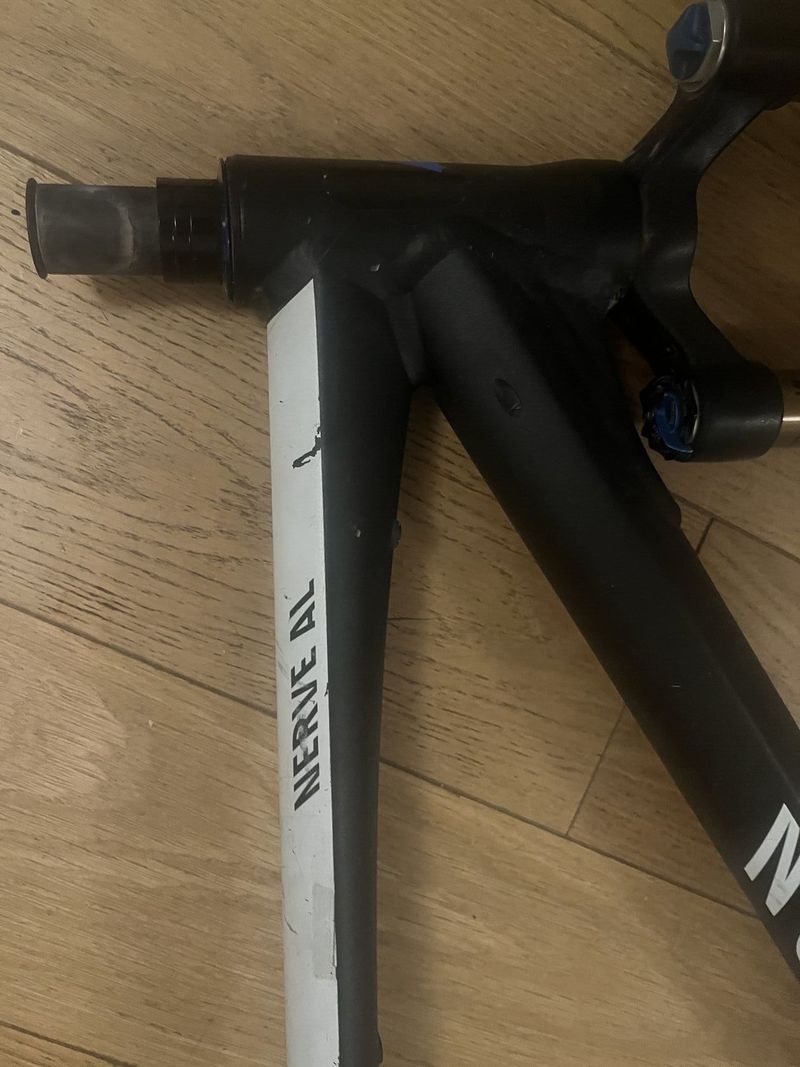 Canyon Nerve AL + vidlice FOX Float CTD