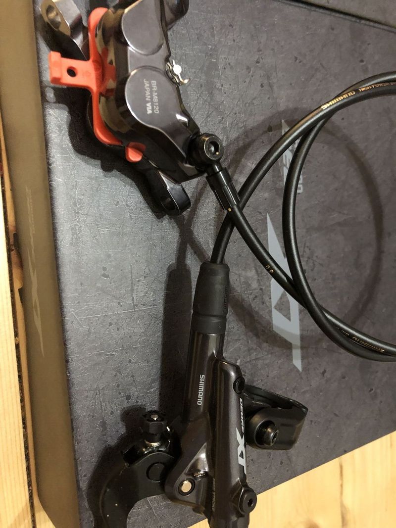 Nové brzdy Shimano Deore XT BR-M8120, čtyřpísty