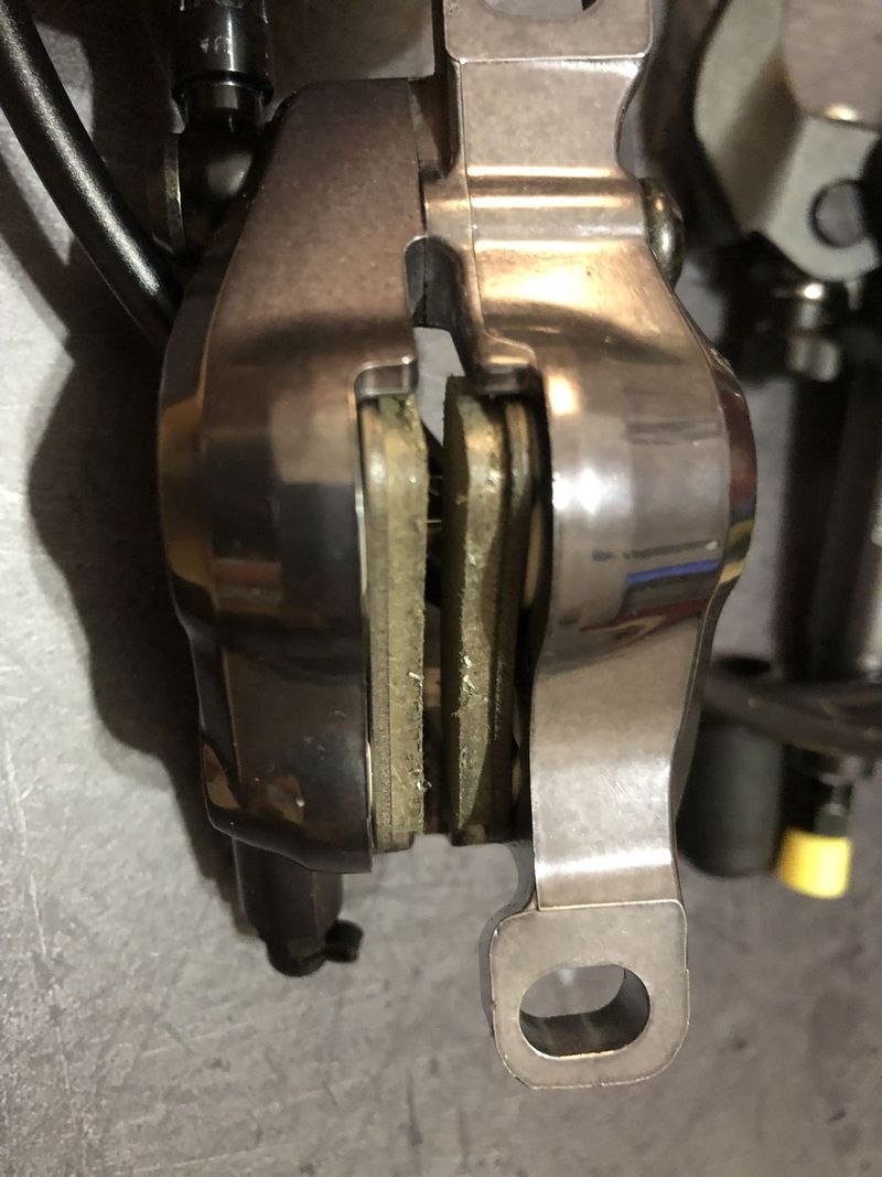 Nové brzdy Shimano Deore XT BR-M8120, čtyřpísty