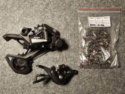 Prodám Shimano přehazovačku XT 12sp, řazení Deore 12sp a řetěz KMC-X12 na 12sp. vše nové.