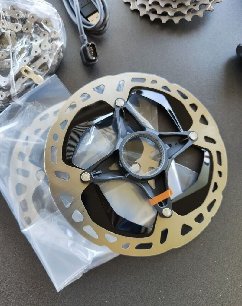 Nová sada Shimano Dura-Ace řady R9270, Di2, 2x12s, kompletní