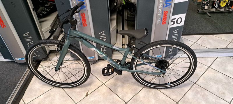  SUPERIOR F.L.Y. 24 / MATTE TROOPER GREEN/HOLOGRAM CHROME / 24X11.0" NOVÉ NEPOUŽITÉ SE ZÁRUKOU