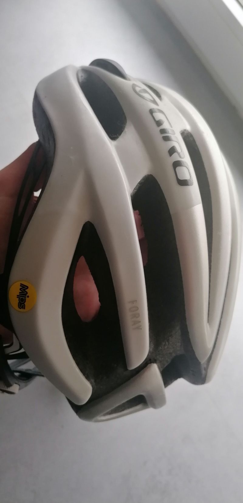 helma Giro Foray vel M (55-59cm) , Mips