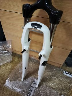 Prodam odpruzenou vidlici na trekinng/cross zdvih 63mm