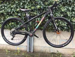 Závodní karbonový 26" speciál 7,7kg