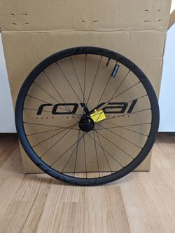 NOVÉ Přední karbonové kolo Roval Traverse SL 27,5"