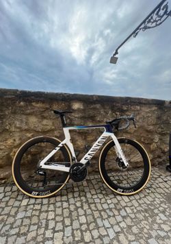 Canyon Aeroad CFR 2023 Dura-Ace + Watmetr