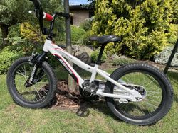 Specialized hotrock 16
